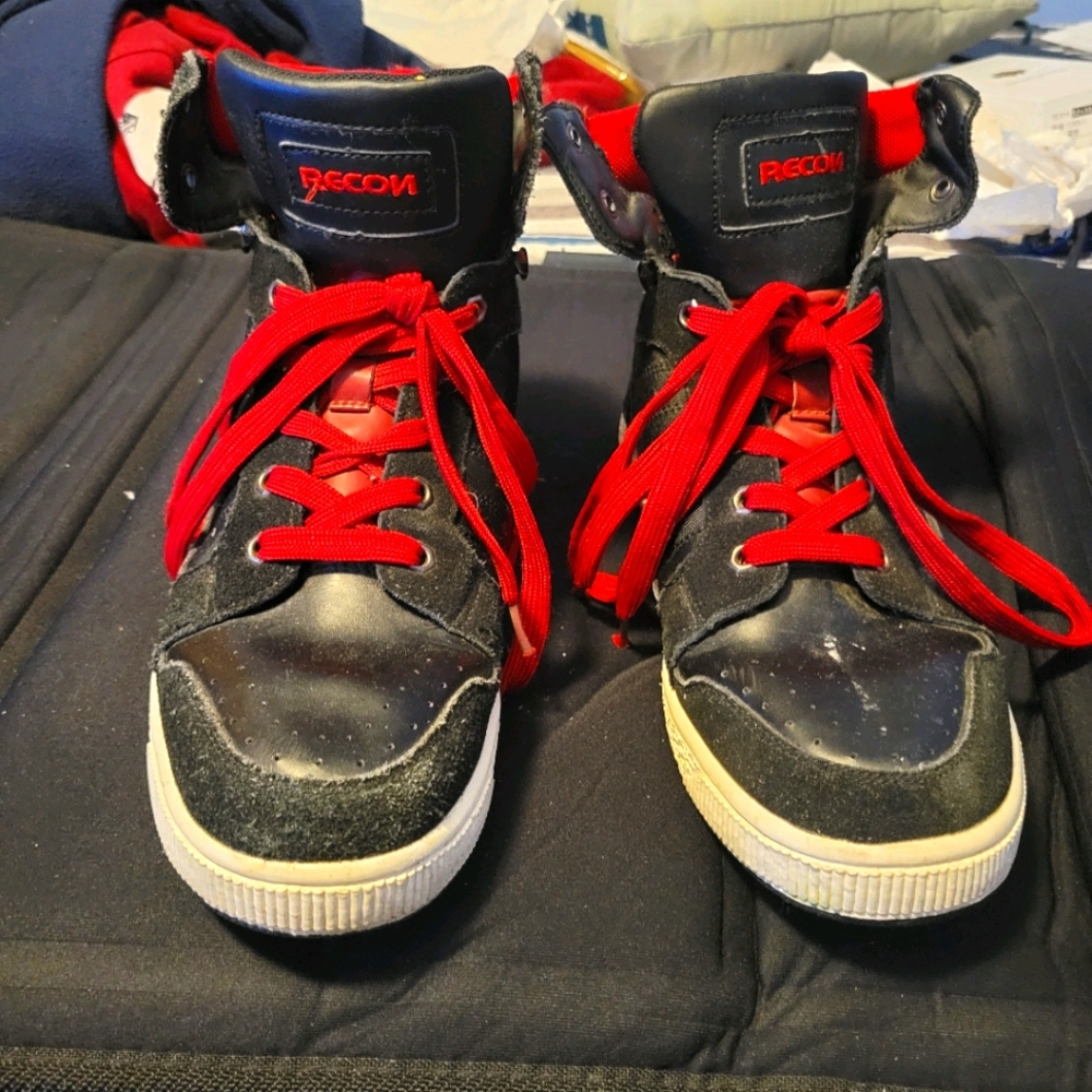 Size 10 men recon sneakers